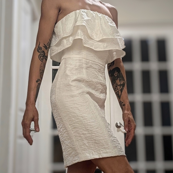 White strapless dress - Picture 2 of 10